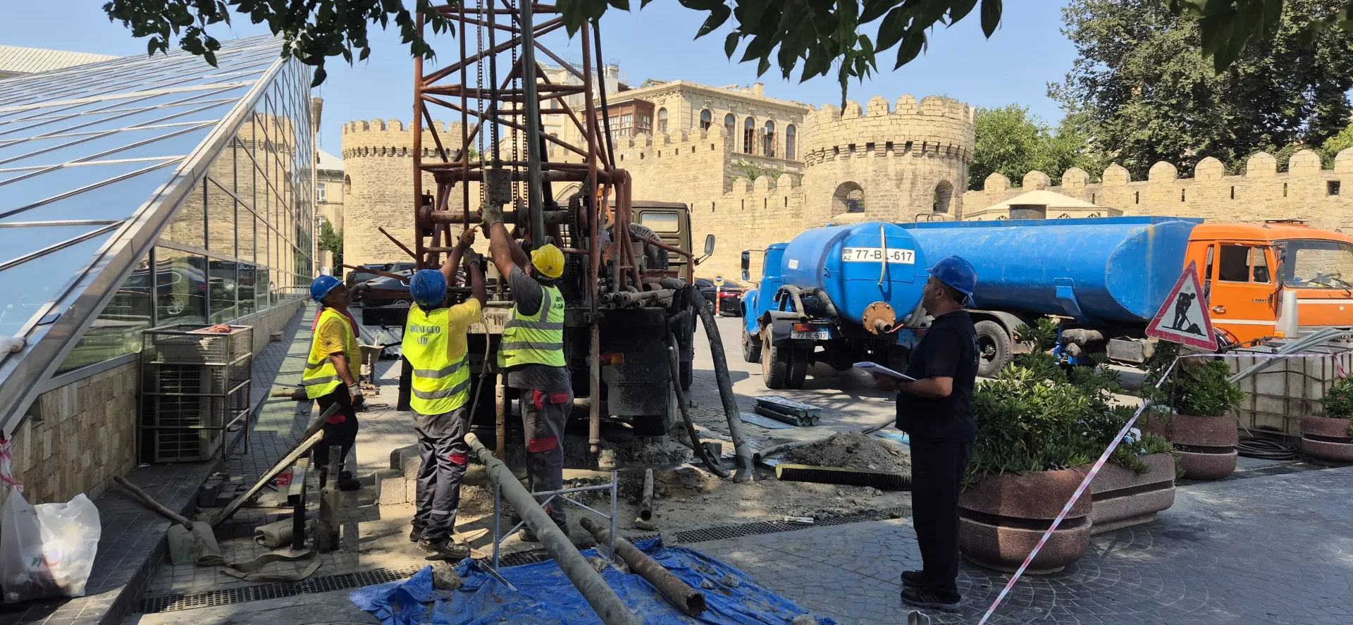 İçərişəhər metrosu sonrası dönmə kamerası və yeraltı dayanacaq